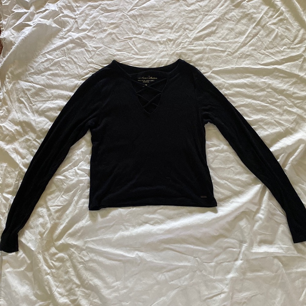 Hollister Longsleeve with a cross sectioned pattern in the front